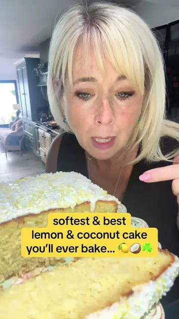 If you love lemon drizzle cake and coconut, this is the perfect mix of both. 💛 