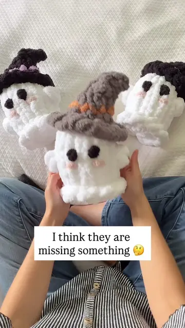 The last reveal of The Cap Collector Ghost pattern! Mini cauldrons!  #handknit #