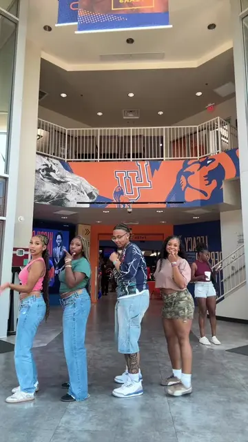 bowww! #viral #fyp #tiktok #college #trending 