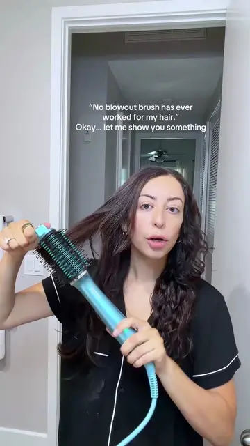 Curly hair girls, this is your sign 🤩 #blowouttutorial #curlyhairblowout #Shark
