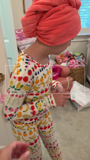 POV: Your big sister accidentally becomes your fashion inspiration. 😂💖 Char sa