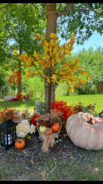 POV: Your front yard is officially ready for fall. 🍂✨ Nothing makes me happier 