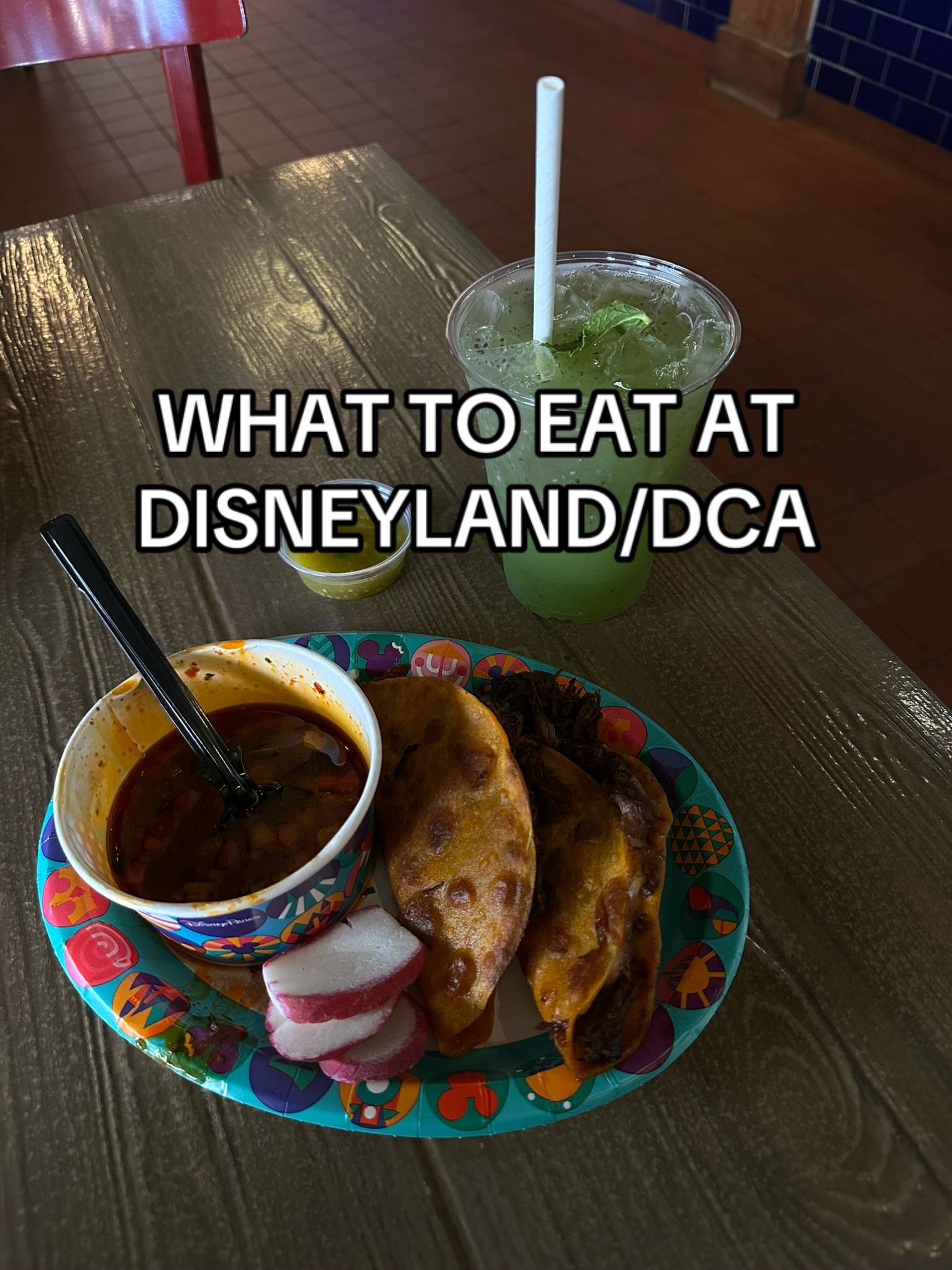 #disneyland #disneyfood #magickeyholder #disneyparks #foodies 