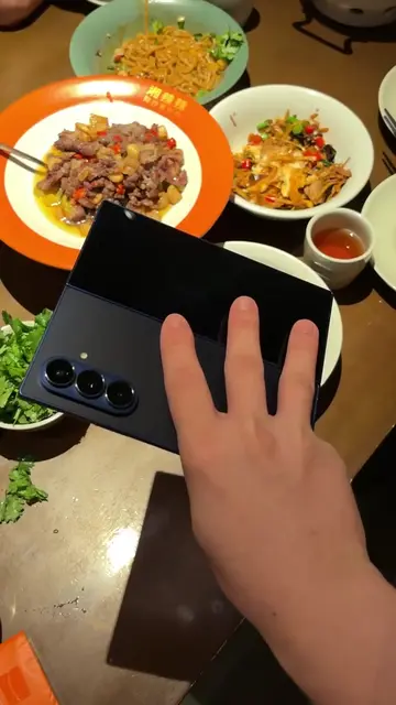 Can you really use your phone like this? #Digital Technology #SamsungPhone #vira