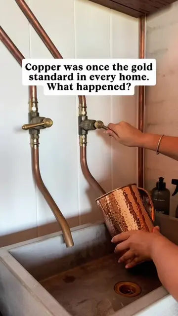 Ever wondered why old homes have copper pipes but new builds don’t?🚰 For most o