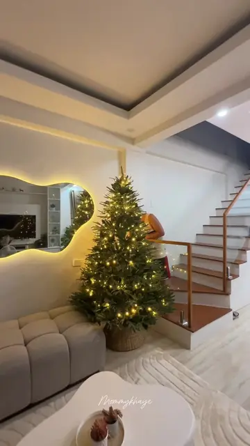 Mauuna na kme ganon din naman 😝✌️ Ganga ng bago nameng christmas tree 🌲🎄 #chr