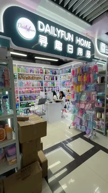 Cute cat design 600ml water bottles！50 pcs per carton. Factory wholesale, many p