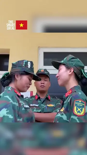 Kèo này trung đội trưởng cũng không gồng nổi, đứng thêm 1 tiếng nữa chắc chỉ mỏi