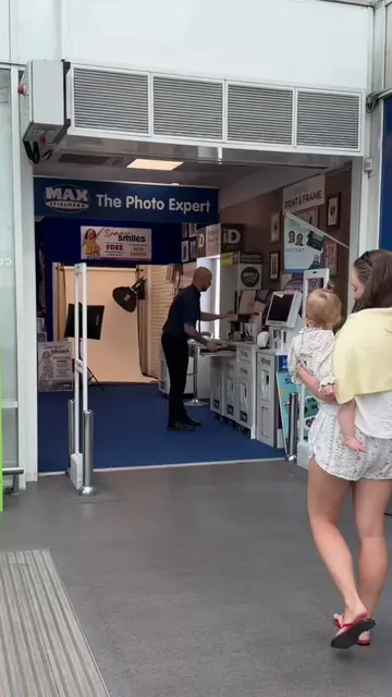 Did you know you can get a FREE photoshoot of your little one at @MaxSpielmann t
