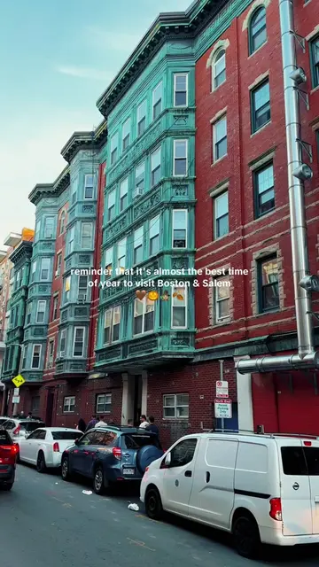 Fall on the East Coast just hits different. 🍂🏙️👻 If you're planning the ultim