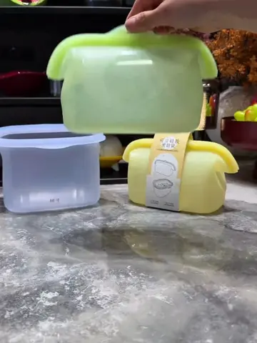 Free-standing silicone food storage container; suitable for use in the refrigera