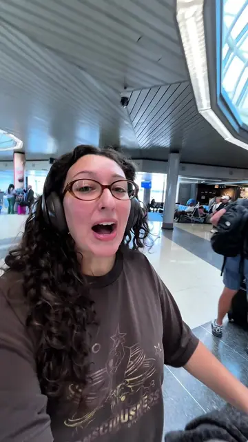 moving into this airport atp #BookTok #bookshoppingvlog #traveltok #Vlog #fyp 