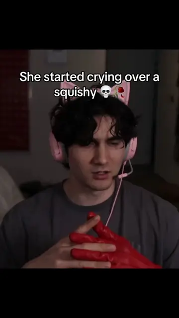 She started crying over a squishy 💀🥀 #austyn #autsyn