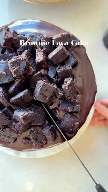 🍫BROWNIE LAVA CAKE🍫 Click the link in my bio for the full detailed recipe ☺️ T