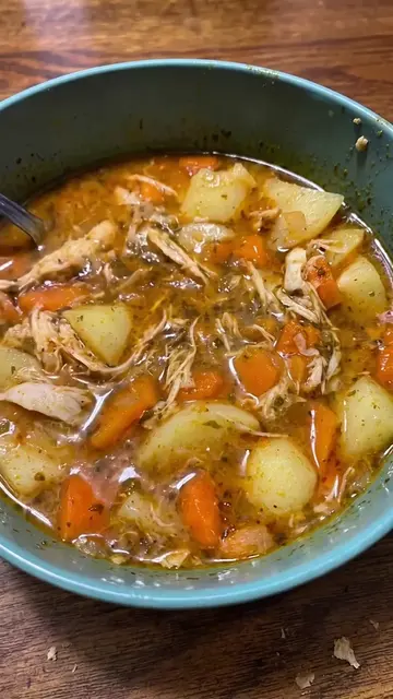 🥣🍗 Hearty Chicken & Potato Vegetable Soup This Hearty Chicken & Potato Vegetab