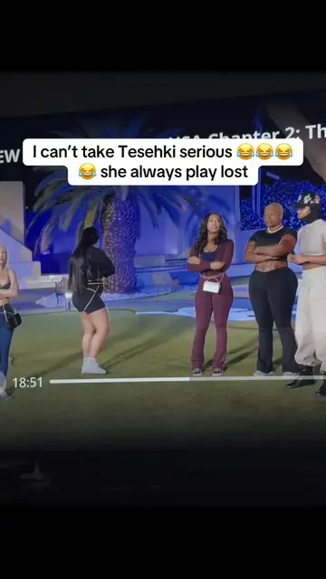 😂😂😂😂😂🤨 girl what you looking at?? She did the same thing to Biggie turning