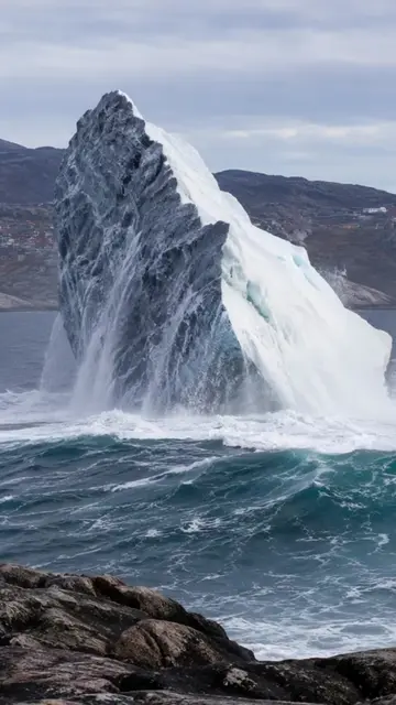A Greenland iceberg looked solid—until its hidden underwater shape lost balance 