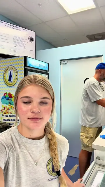 When your employee offers to teach you Spanish… so you trust her. 🤦‍♂️ Let’s ju