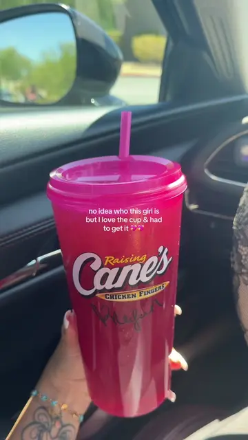 sparkles get me even the straw is pinkkkkk👄 #canes #pink 
