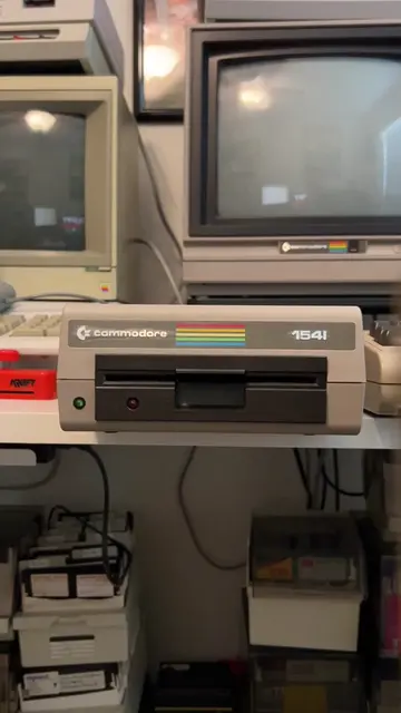 Booting up Pool of Radiance (1988) on real Commodore 64 hardware! Unboxing the G
