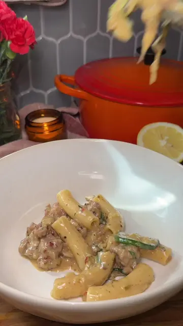 One-Pot Sausage and Zucchini Pasta🥒🥒  Similar to cabbage, I think zucchini is 