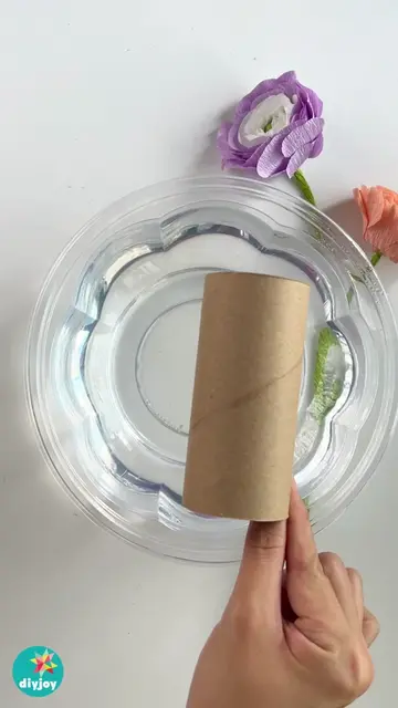 🦇Make this DIY Happy Halloween banner with toilet paper rolls, acrylic paint, a