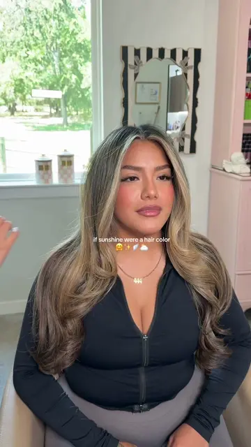 If sunshine were a hair color..🤗✨⛅️🪽seriously her perfect shade of blonde, we 