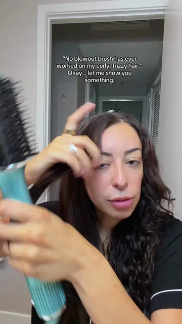 If you have curly, frizzy hair… this one’s for you!  #SharkGlossi2in1 #blowouttu