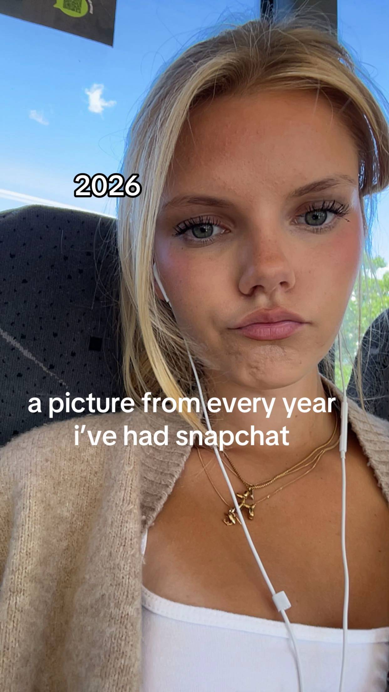 seems like i have a go to pose?.. #snapchat #throwback #GlowUp #snapfromeveryyea