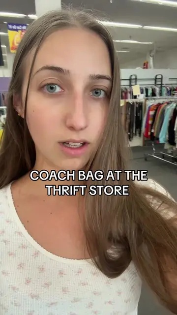 I loveeee the color #thriftedcoach #thriftedcoachbag #thriftedcoachpurse #vintag
