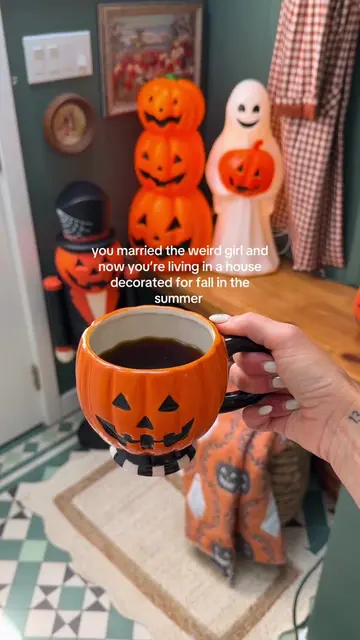 sorry not sorry 🤪🧡🍁🍂 it’s time to decorate, fall girls!! And it’s code orang