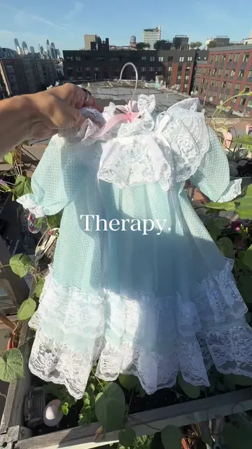 🤍🌷 Vintage baby clothes have become my therapy. They bring me so much peace, a
