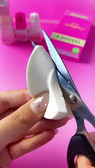 Wait… don’t throw it away yet! 👀♻️ That old sponge still has a job. ✨ ✂️ Cut it