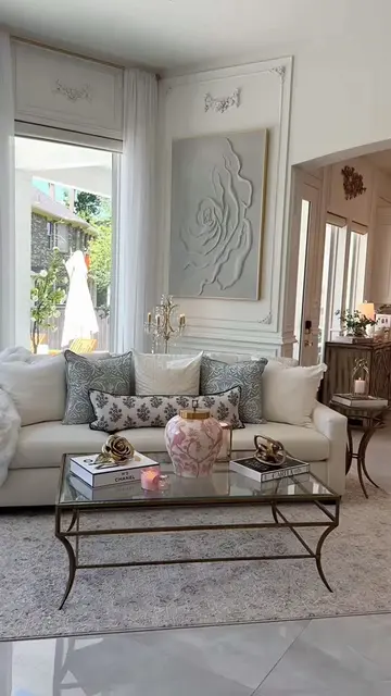 There’s something so comforting about rooms that simply invite you to linger. Fr