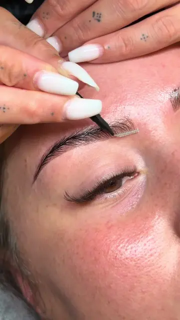 CLEAN BROWS 🤍 #browartist #fyp #browlamination #brows #fürdich 