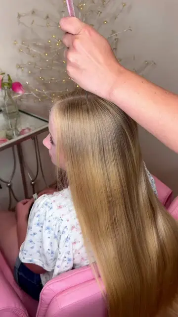 ✨ Save this one for the first day of school! ✨ This half-up braided hairstyle wa