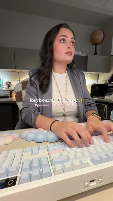 Literally obsessed with this beauty. She looks like cotton candy, and the sound�