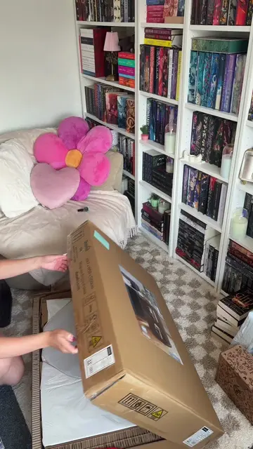 decorate my new tbr shelf with me ⭐️ finally a separate space for all my fun bev