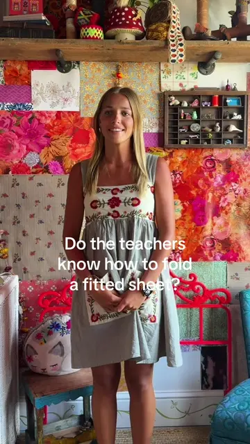 Of course we had to ask the teachers if they know how to fitted sheet!!😂💕 Whic