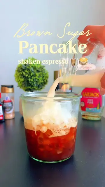 brown sugar pancake shaken espresso 🧋🥞 RECIPE: 1/2 cup fluffy milk 1 tbsp brow