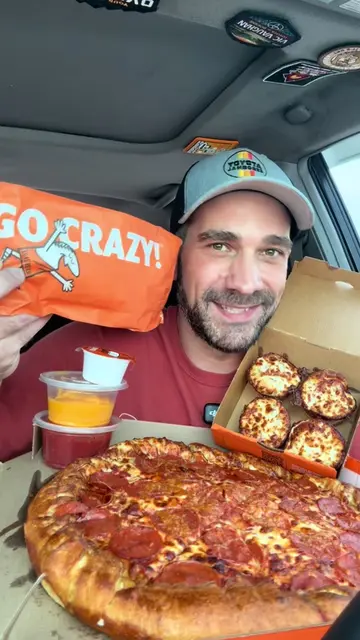 Eating @Little Caesars 🍕🍕 #pizza #mukbang #eating #littlecaesars #foodreview 