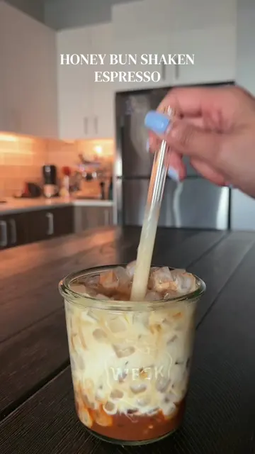 honey bun shaken espresso 🍯 #honeybunlatte #shakenespresso #icedlatte #coffeere