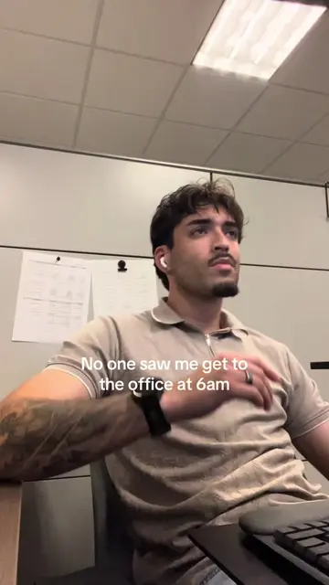 Actually I left early #fyp #corporate #officehumor ib: @Roofs Life (recorded off
