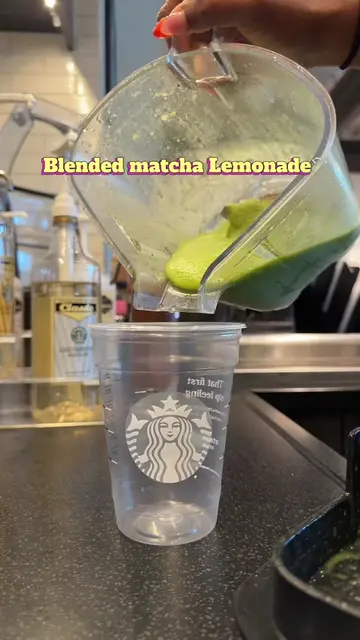 Just FYI, the Matcha does not go in the shaker  ##rose_makescoffee##starbucksbar