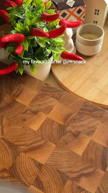 💪 High-Protein Egg Salad Wrap 🌯 Need a quick post-workout snack? This crispy e