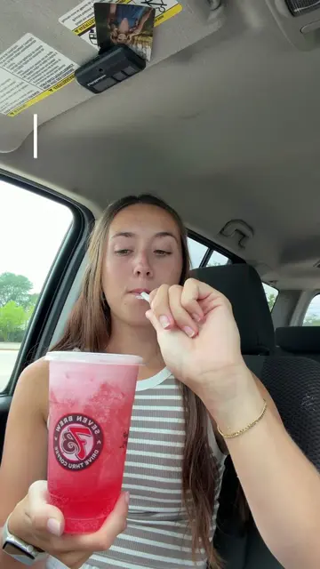 Been loving the 7 energy’s lately so give me more recs! 🍑🍓🥥✨ @7brewcoffee #7b