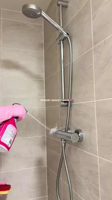 Shower speed clean 🥰🎀🫧🩷 #CleanTok #cleaningtok #cleaningmotivation #speedcle