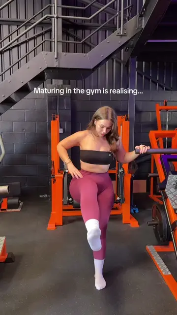 Never neglect the warmup 🤝  @Oner Active #warmupexercise #gymwarmup #gymgirlwor