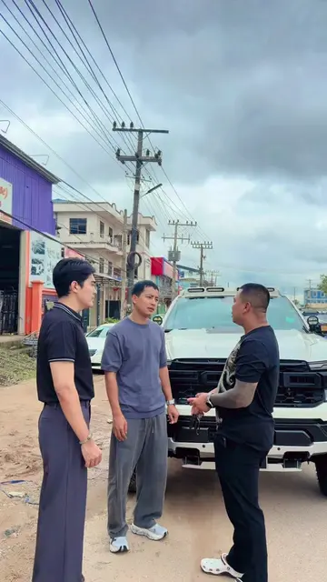 #ဘာတွေပြော #မင်းသားနှစ်ယောက်နှင့် #😎😎😎 #နေ့ထူးမော် #ထိုင်းကားအလှဆင်လုပ်ငန်း @