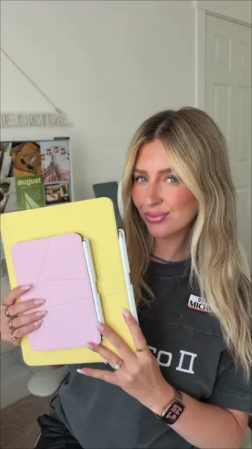 This is your sign to give your iPad a little makeover for August 🤌🏼 I use the 